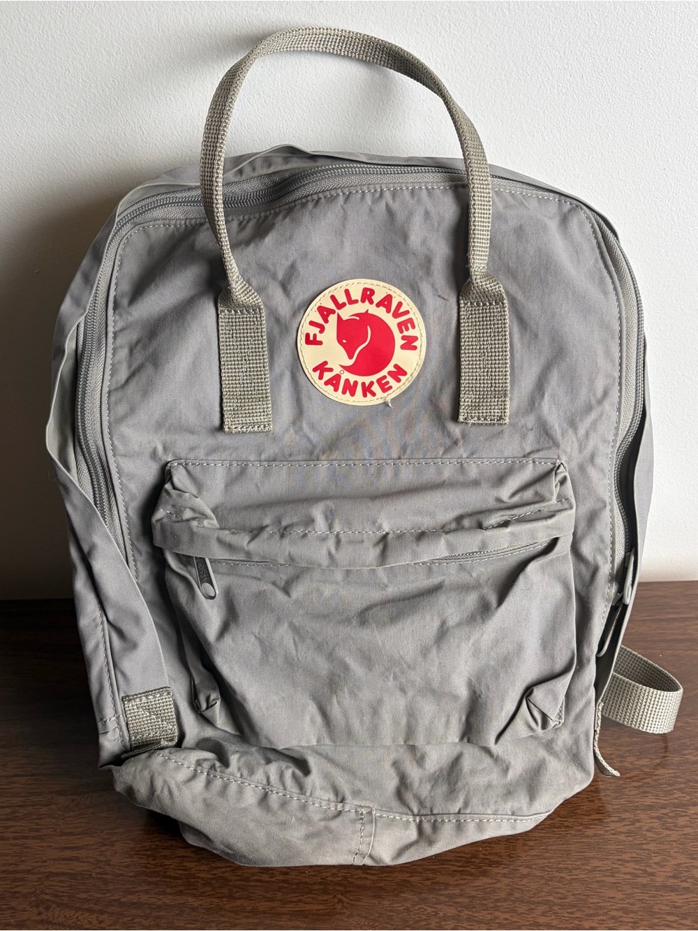 Fjallraven Kånken Mini Backpack in Light Gray with Red Logo